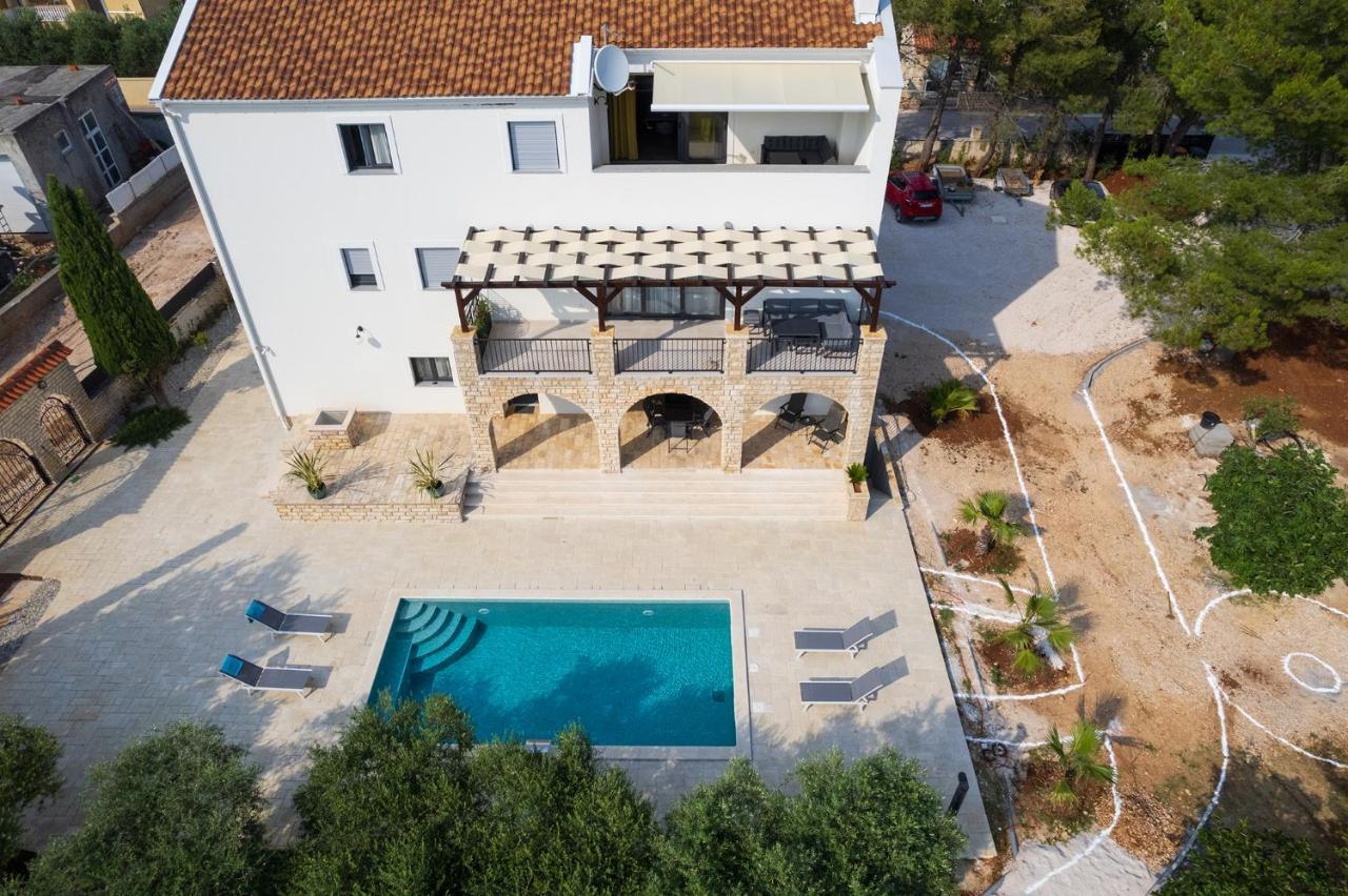 Villa Jalan Vrsi Buitenkant foto