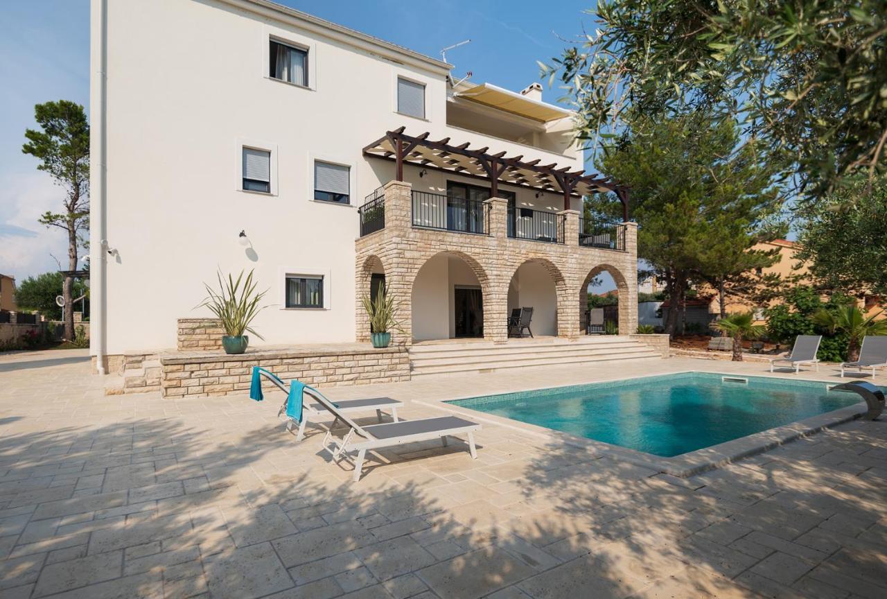 Villa Jalan Vrsi Buitenkant foto