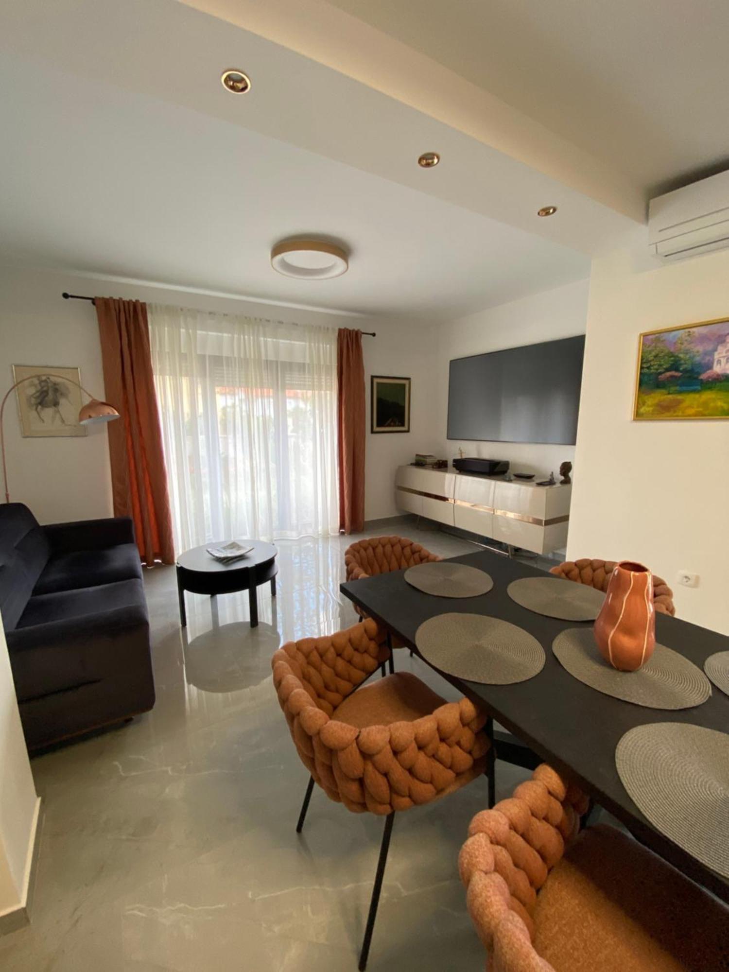 Villa Jalan Vrsi Buitenkant foto